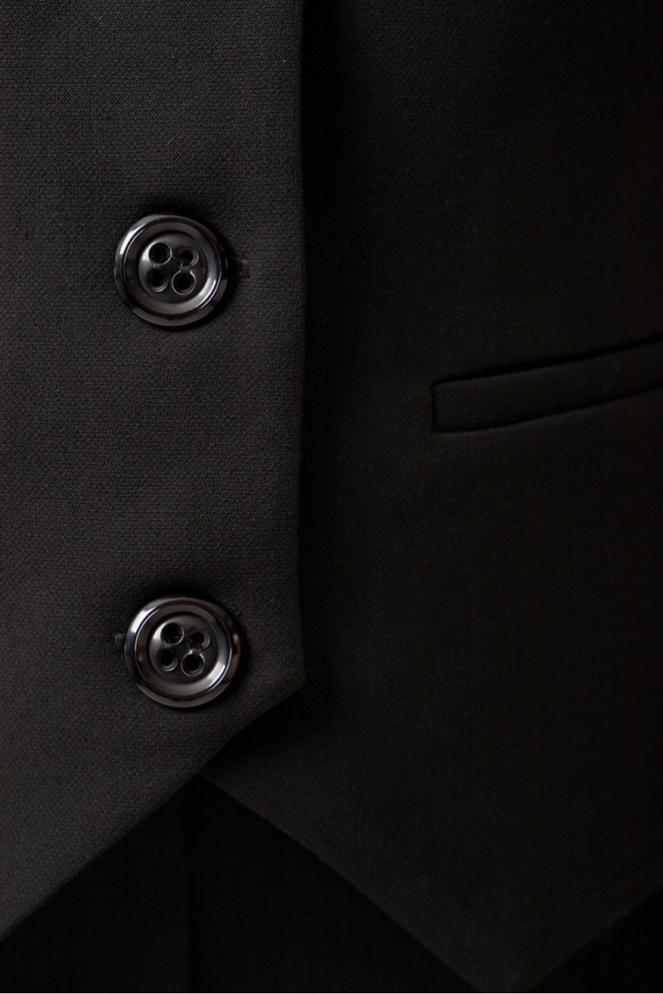 SHORT VEST WITH FRONT SPOTS